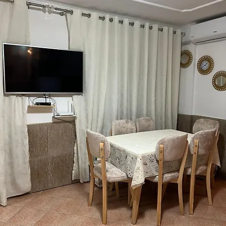 Duplex Near The Apartmán Golem (Tirana)